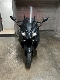 Yamaha t max 560