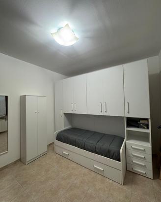 Camera da letto con letti singoli a ponte