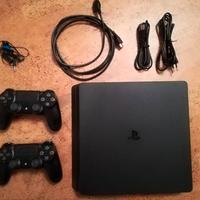 PS4 slim 2 controller + accessori vari