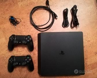 PS4 slim 2 controller + accessori vari