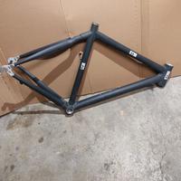 telaio in carbonio con forcella 