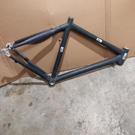 telaio in carbonio con forcella 