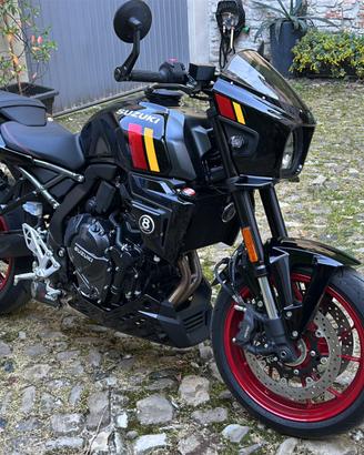 Suzuki GSX 8TT super accessoriata