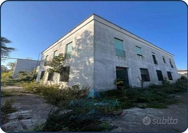Palazzo / Stabile di 1120 m² a Marcianise
