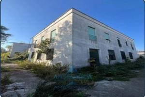 Palazzo / Stabile di 1120 m² a Marcianise