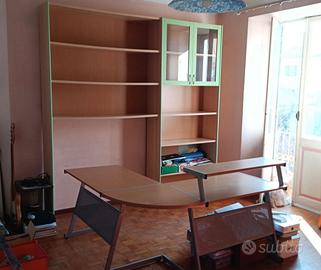 Libreria con scrivania ad angolo