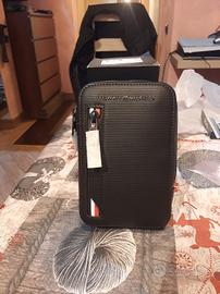 Tommy Hilfiger porta telefono