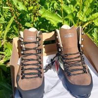 Scarponi da trekking n. 43