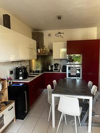 CUCINA CON ELETTRODOMESTICI
