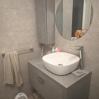 mobiletto bagno con pensile, specchio e lavandino