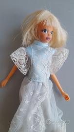 Bambola bionda originale, come da foto