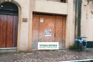 Via Atenea Centralissimo Locale Commerciale 125 Mq