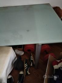 Tavolo cristallo+comò+cassettiera 100€