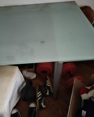 Tavolo cristallo+comò+cassettiera 100€