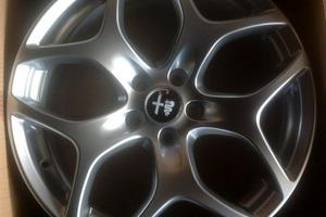 Cerchi in lega 18" originali STELVIO con gomme