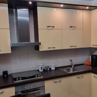 Cucina angolare completa di elettrodomestici