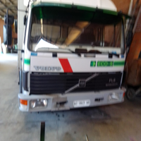 Volvo FL6 con pedana Elefantcar 25 quintali retrat