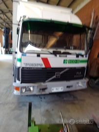 Volvo FL6 con pedana Elefantcar 25 quintali retrat