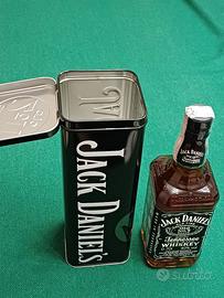 jack daniels No7 con bottiglia sigillata e latta