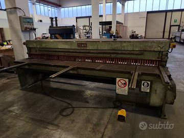 Cesoia a ghigliottina per lamiera