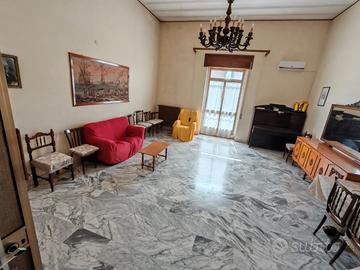 Appartamento 7 locali, 2 bagni, terrazzo, cantina