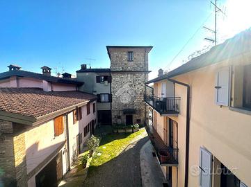 3 LOCALI A CORTE FRANCA