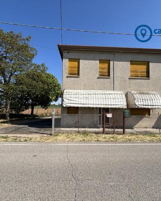 ABITAZIONE ACCOSTATA SU DUE LIVELLI CON GIARDINO E