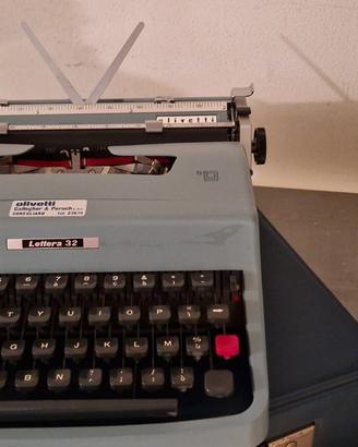 macchina da scrivere Olivetti Lettera 32