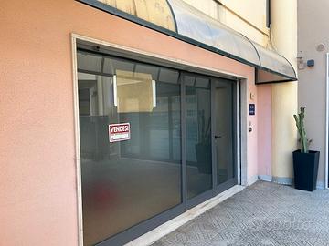 Locale commerciale uso ufficio - show room