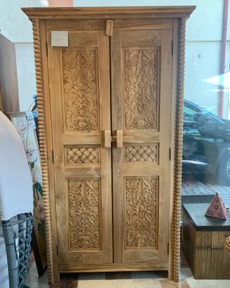 Armadio in teak intagliato