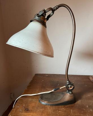 Lampada vintage da scrivania inglese in ottone