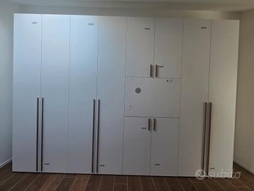 ARMADIO  CON  VANO  TV