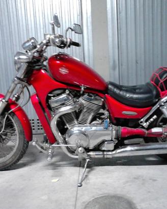 Suzuki Intruder  VS- 600 anno  1998
