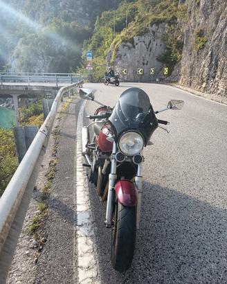 Suzuki GSX 750 inazuma