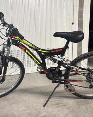 Mountain Bike 24” nera personalizzata