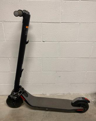 Monopattino elettrico Ninebot es1