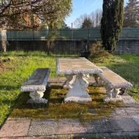 Tavolo e panche in pietra