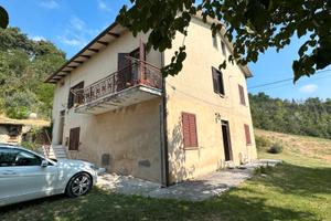 Casa con terreno agricolo e bosco
