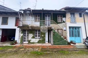 CASA SEMINDIPENDENTE A BORGO VERCELLI