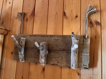Attaccapanni in legno - artista Inge