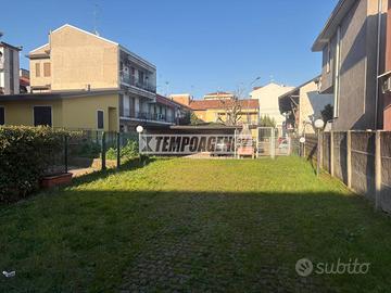 TRILOCALE CON BOX DOPPIO E GIARDINO IN CONTESTO S
