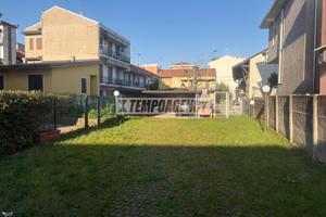 TRILOCALE CON BOX DOPPIO E GIARDINO IN CONTESTO S
