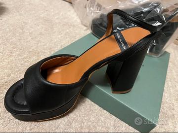 Sandali neri con tacco largo e plateau