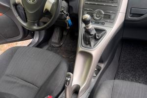 Toyota Auris 2.0 D-4D     Revisione ok