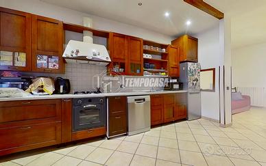 Ampio trilocale in corte