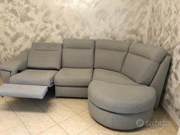 Divano angolare con chaise Long grigio chiaro