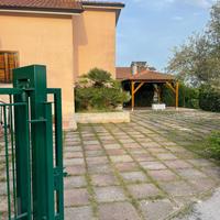 Villetta con ampio spazio esterno