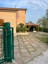 Villetta con ampio spazio esterno