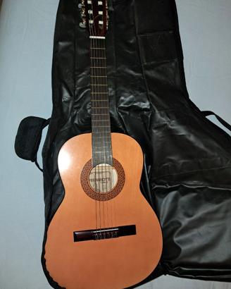 Chitarra 3/4 marca Ferrarotti +leggio e custodia