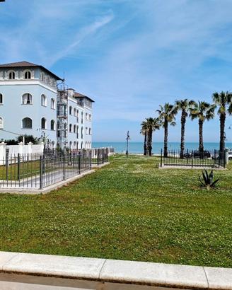 Esclusivo davanti al mare Porto Recanati centro